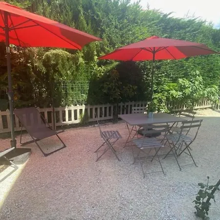 Apartment Jardin Clos: Tranquil Retreat With Private Parking Nyons
