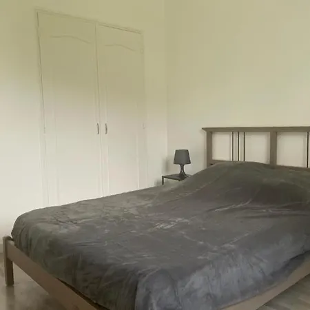 Jardin Clos: Tranquil Retreat With Private Parking Apartment *