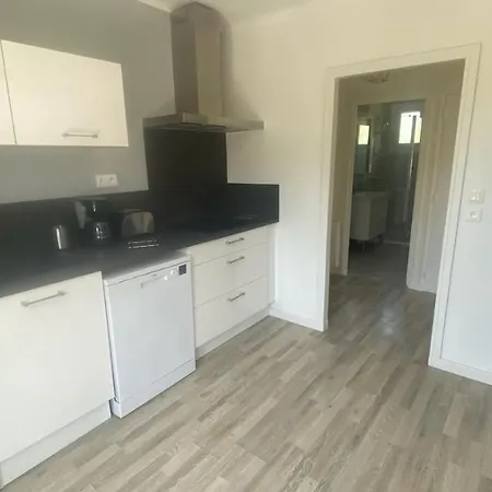 Apartment Jardin Clos: Tranquil Retreat With Private Parking *