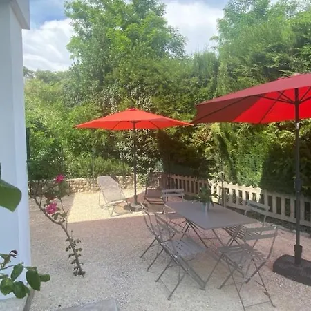 Apartment Jardin Clos: Tranquil Retreat With Private Parking Nyons