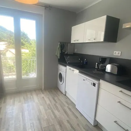 Apartment Jardin Clos: Tranquil Retreat With Private Parking *
