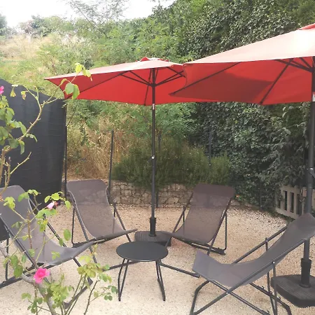 Jardin Clos: Tranquil Retreat With Private Parking Apartment *